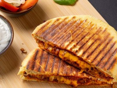 Sucukluı Bazlama Tost
