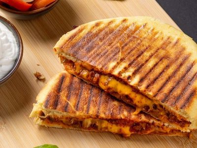 Kaşarlı Bazlama Tost