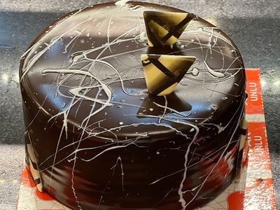 Antep Fıstıklı &  Çikolatalı Pasta (7-8 Kişilik)