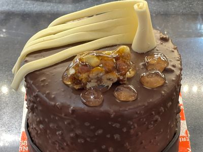 Krokan & Fıstık & Çikolatalı Pasta (3-4 Kişilik)