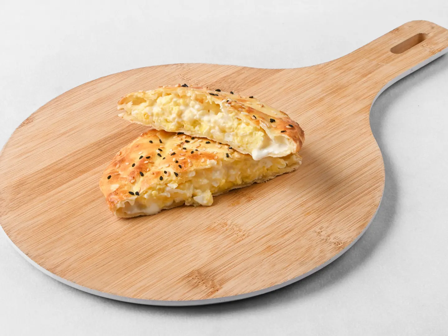 جبن مع بيض مقلي