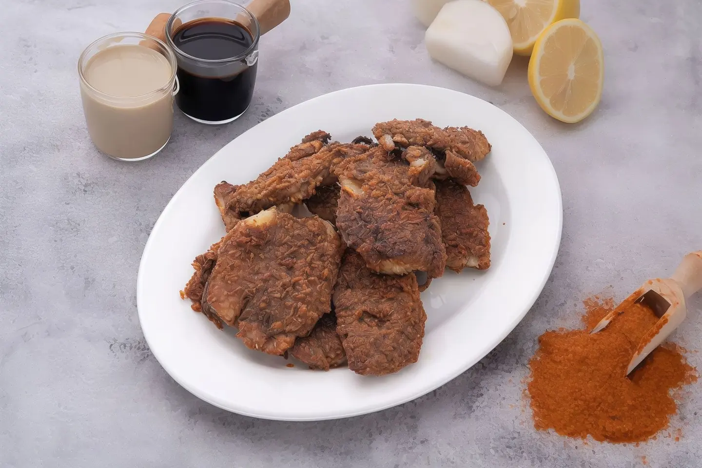 سيريه لحم يقدم مع بصل ودقه وليمون