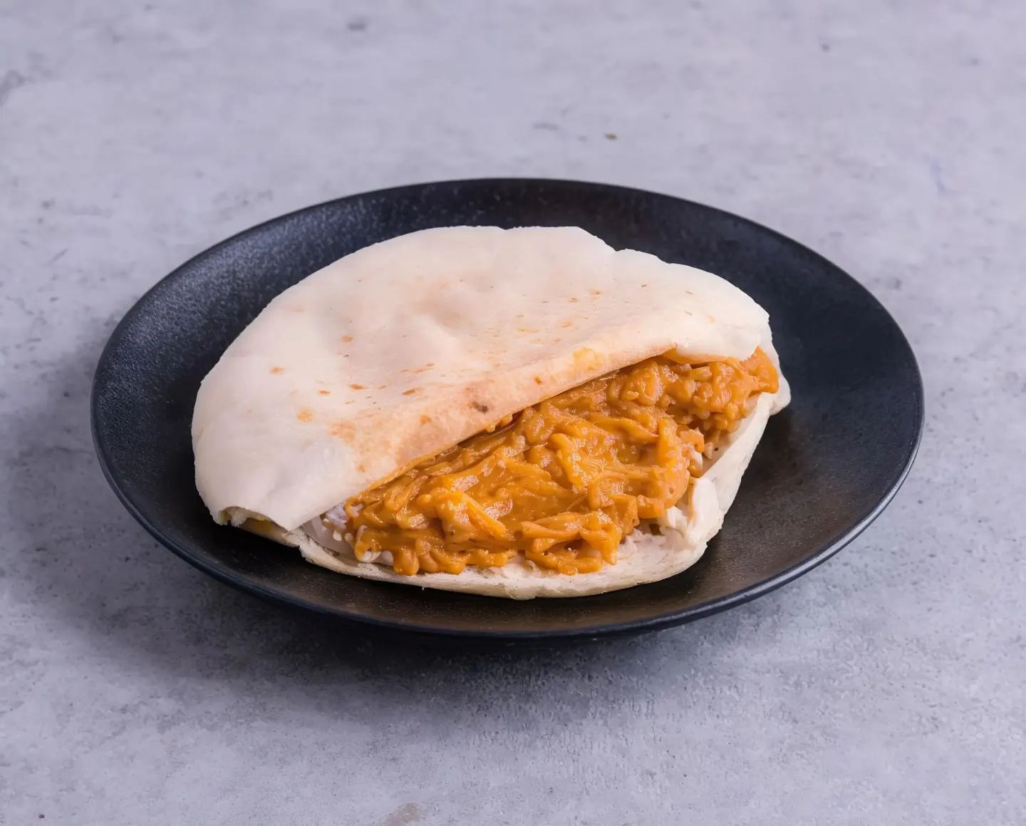 سندويتش فول بالصلصه