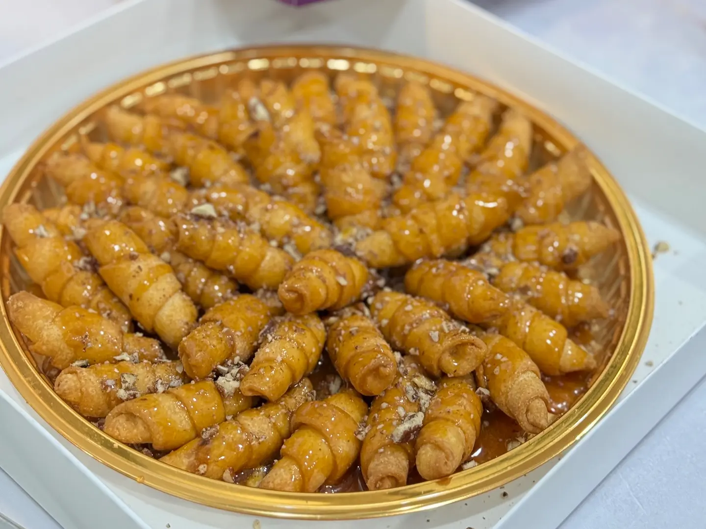 حلا الهبة كرواسون السميد صغير عدد عشرون قطعة