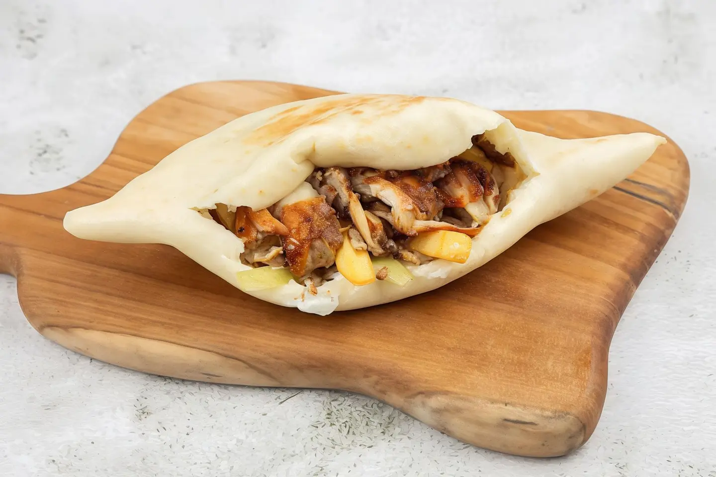 ساندويتش شاورما دجاج خبز عراقي