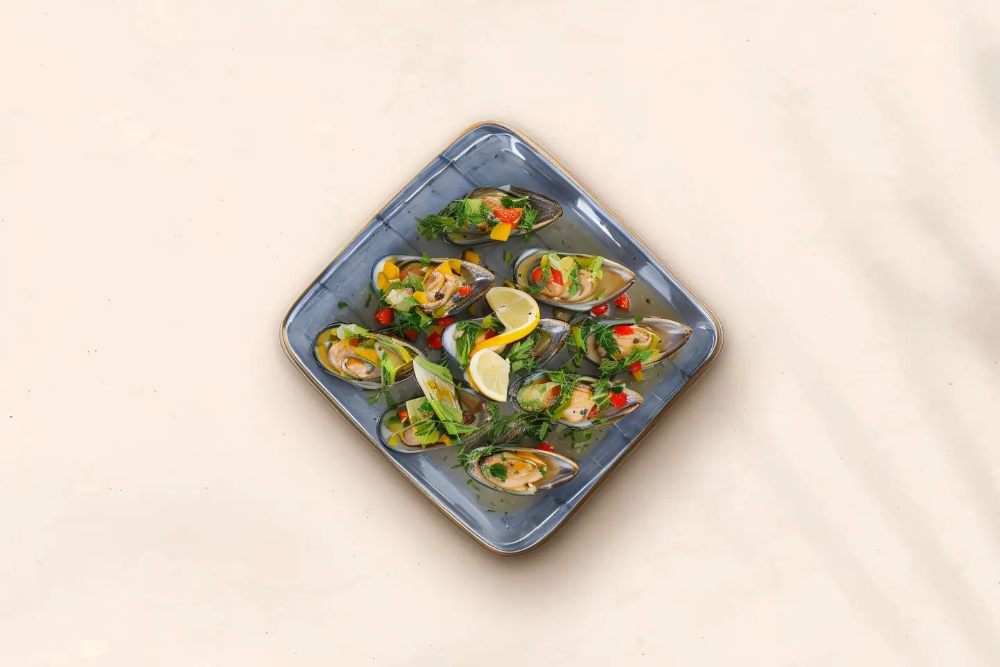 Stir Fried Mussels With Garlic