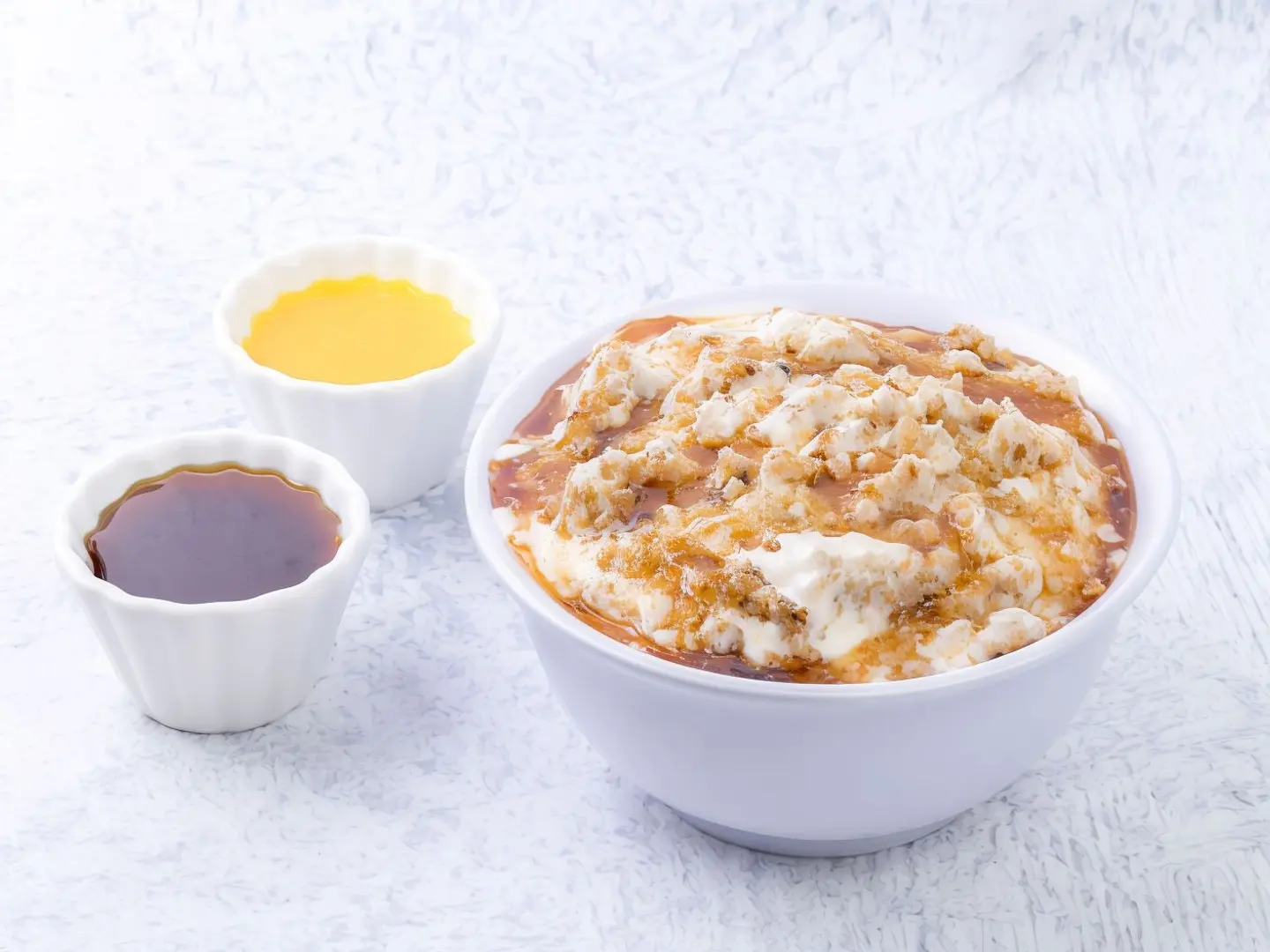 معصوب قشطة مع عسل وجبن