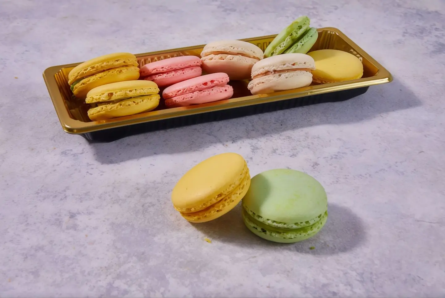 علبة ماكرون فرنسي