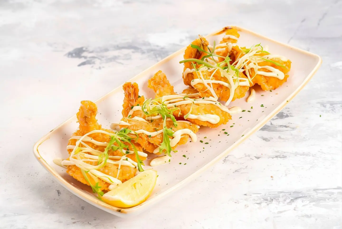 جمبري ذهبي مقلي مع البطاطس