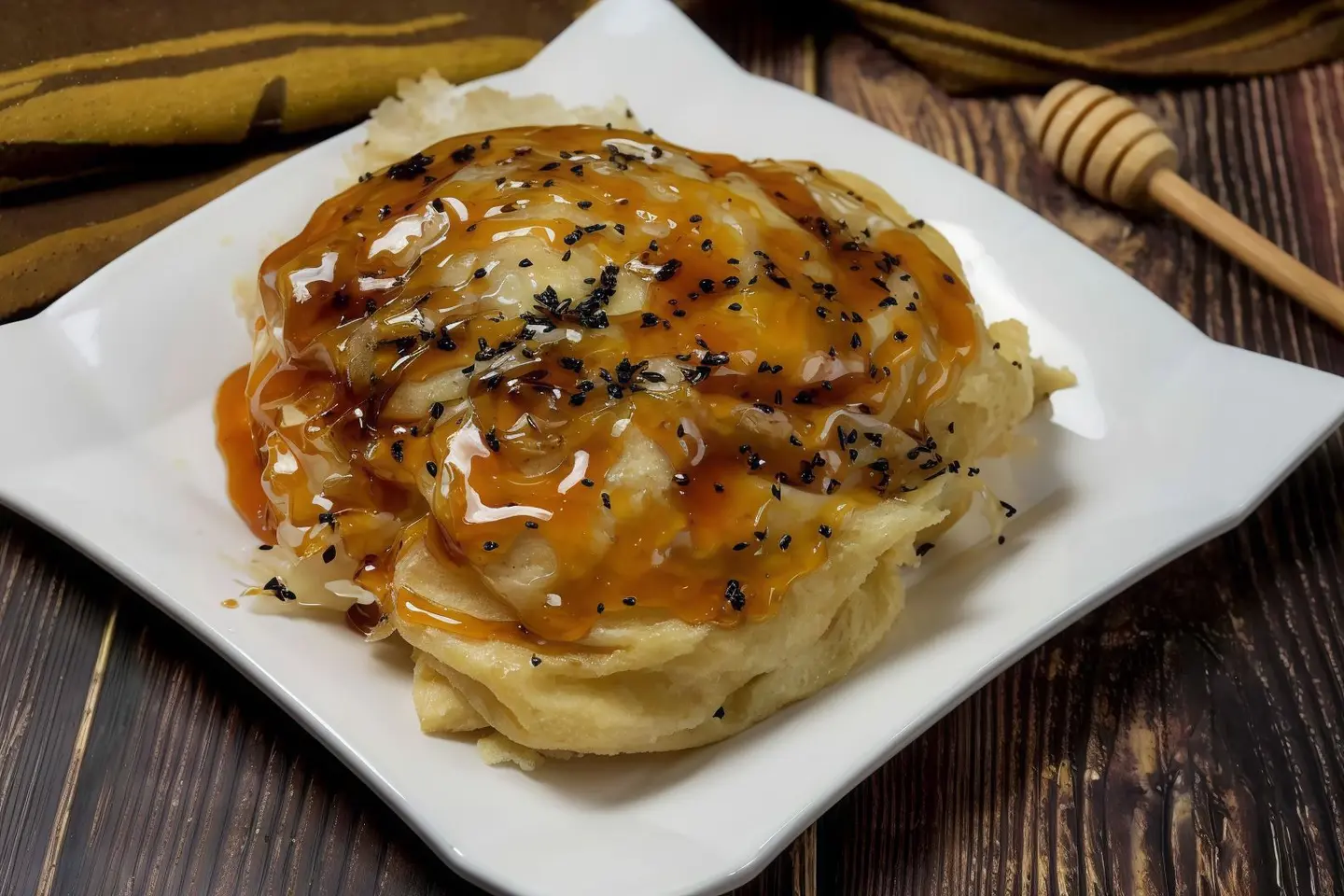 خبز رطب سمن وعسل