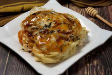 خبز رطب بالسمنة والعسل