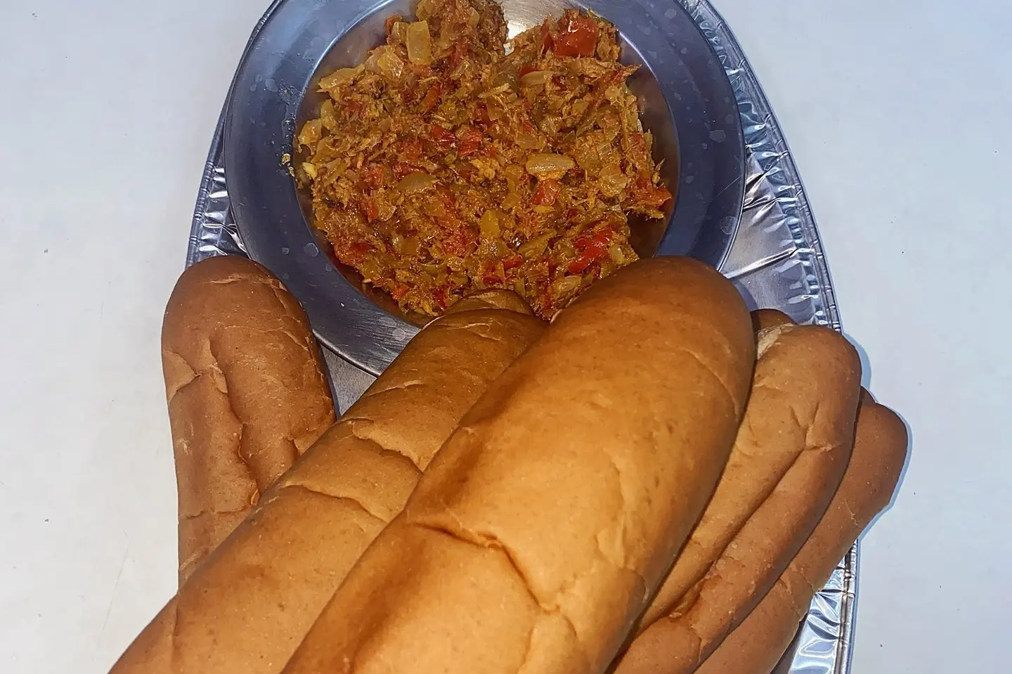 سبعة ساندوتشات تونة صامولي أسمر