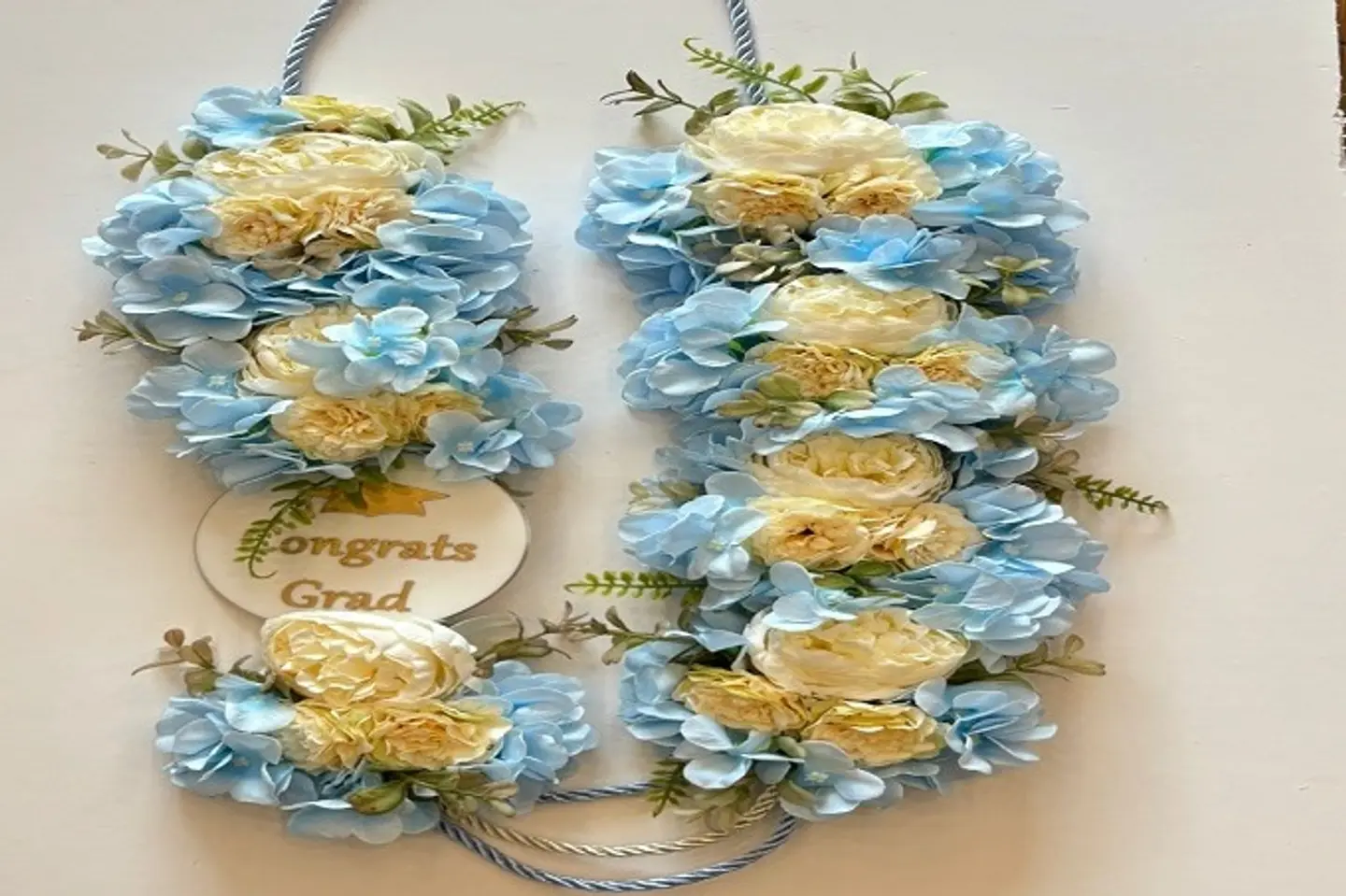 عقد ورد صناعي رقم ثلاثة