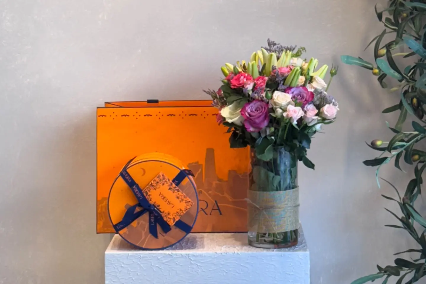 Vase And Lavera Chocolate