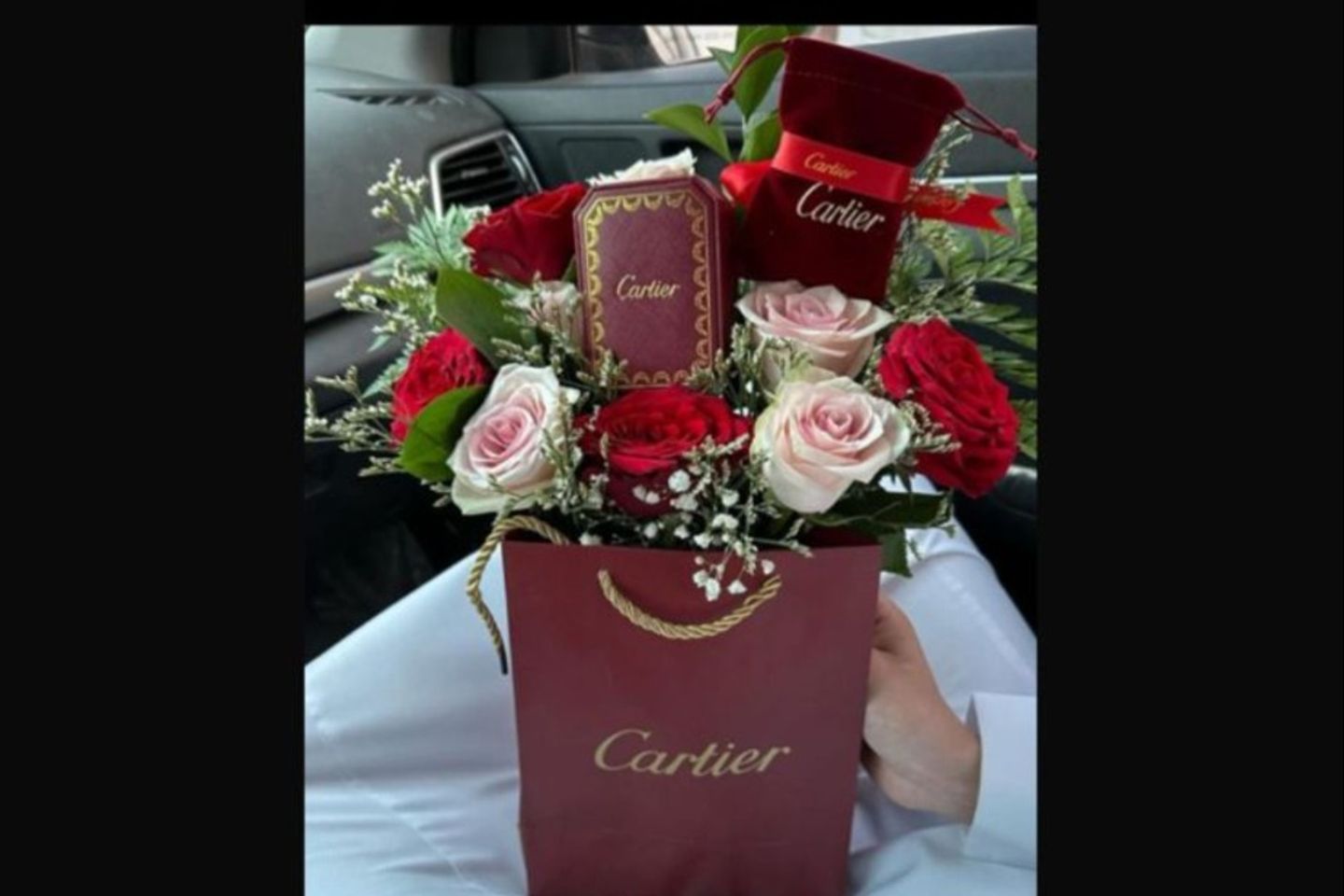 Cartier Brand Chain With Red And Pink Roses
