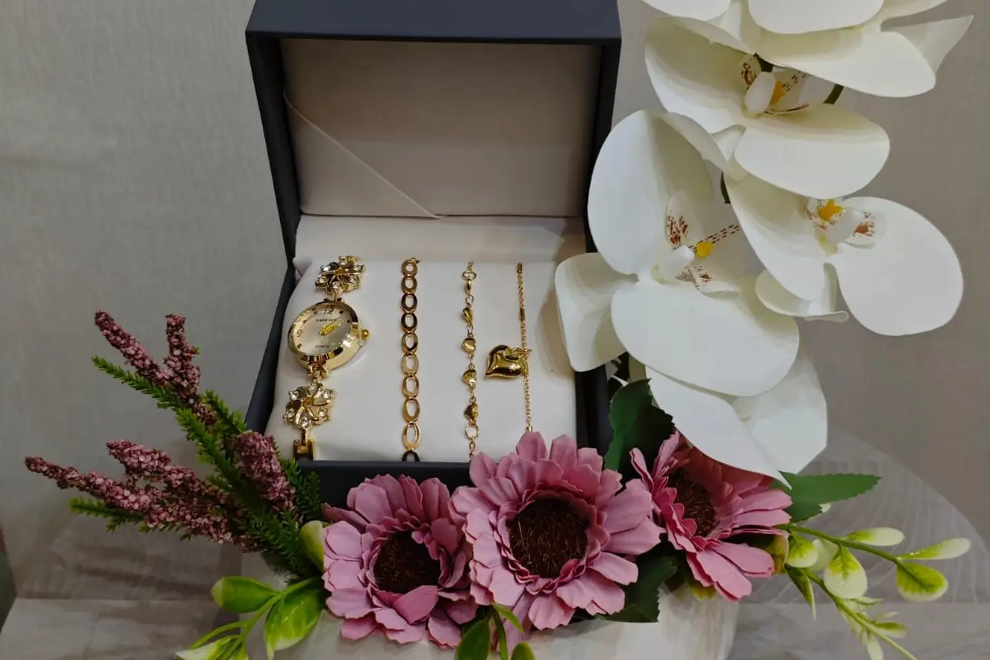 طقم ساعة وسوار