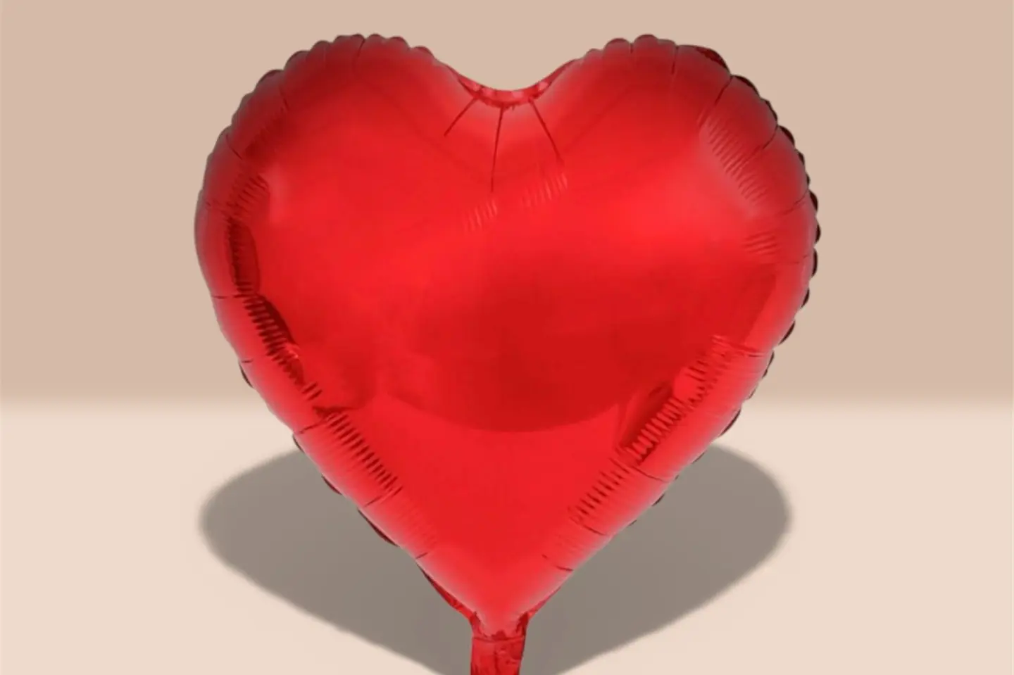 بالون قلب احمر