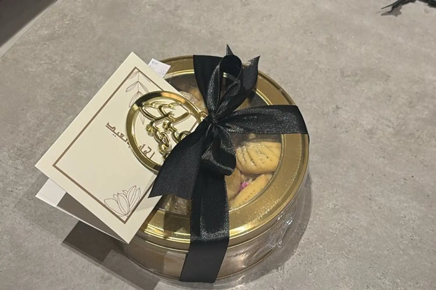 صندوق معمول صغير ذهبي