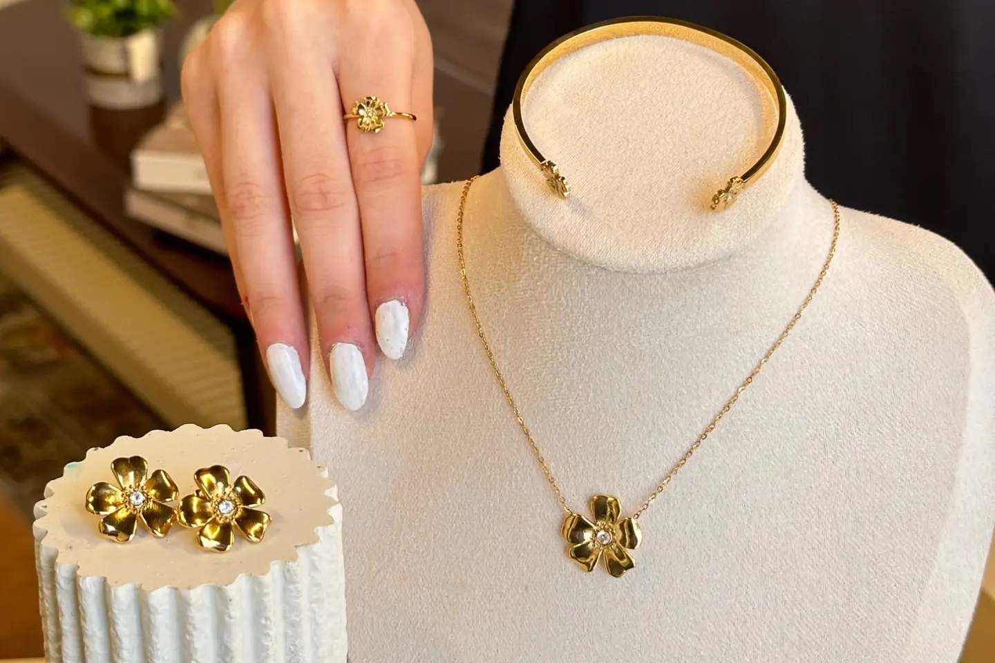 طقم مطلي ذهب من روزا