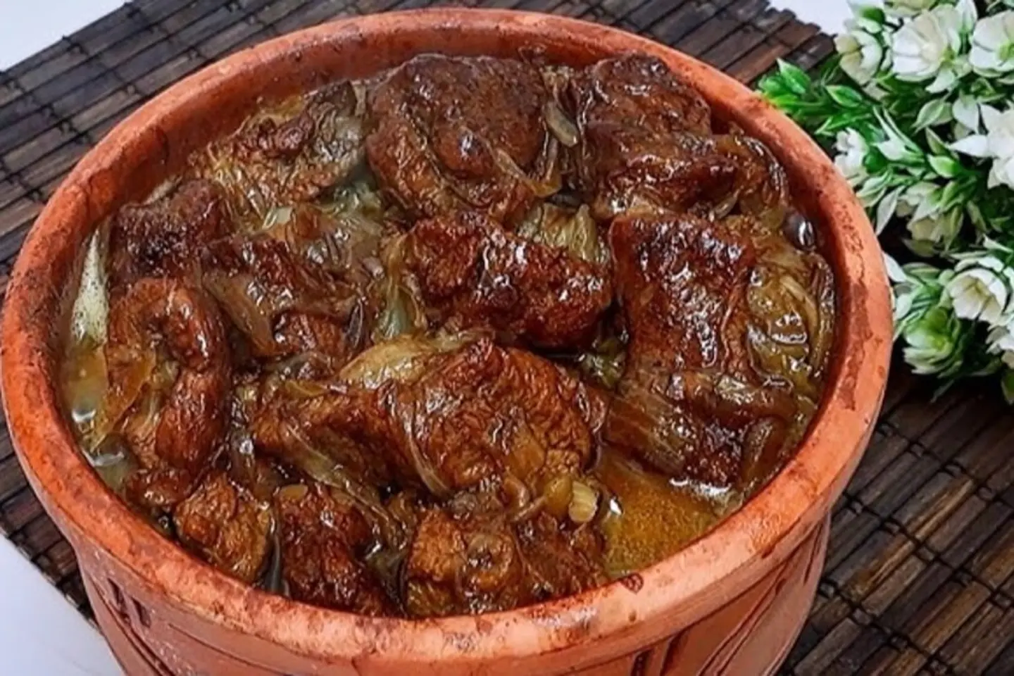 طاجن لحم بلدى بالبصل