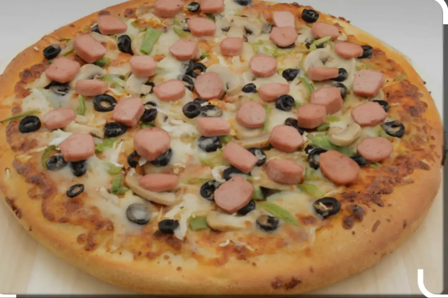 بيتزا نقانق مع الخضار - صغير