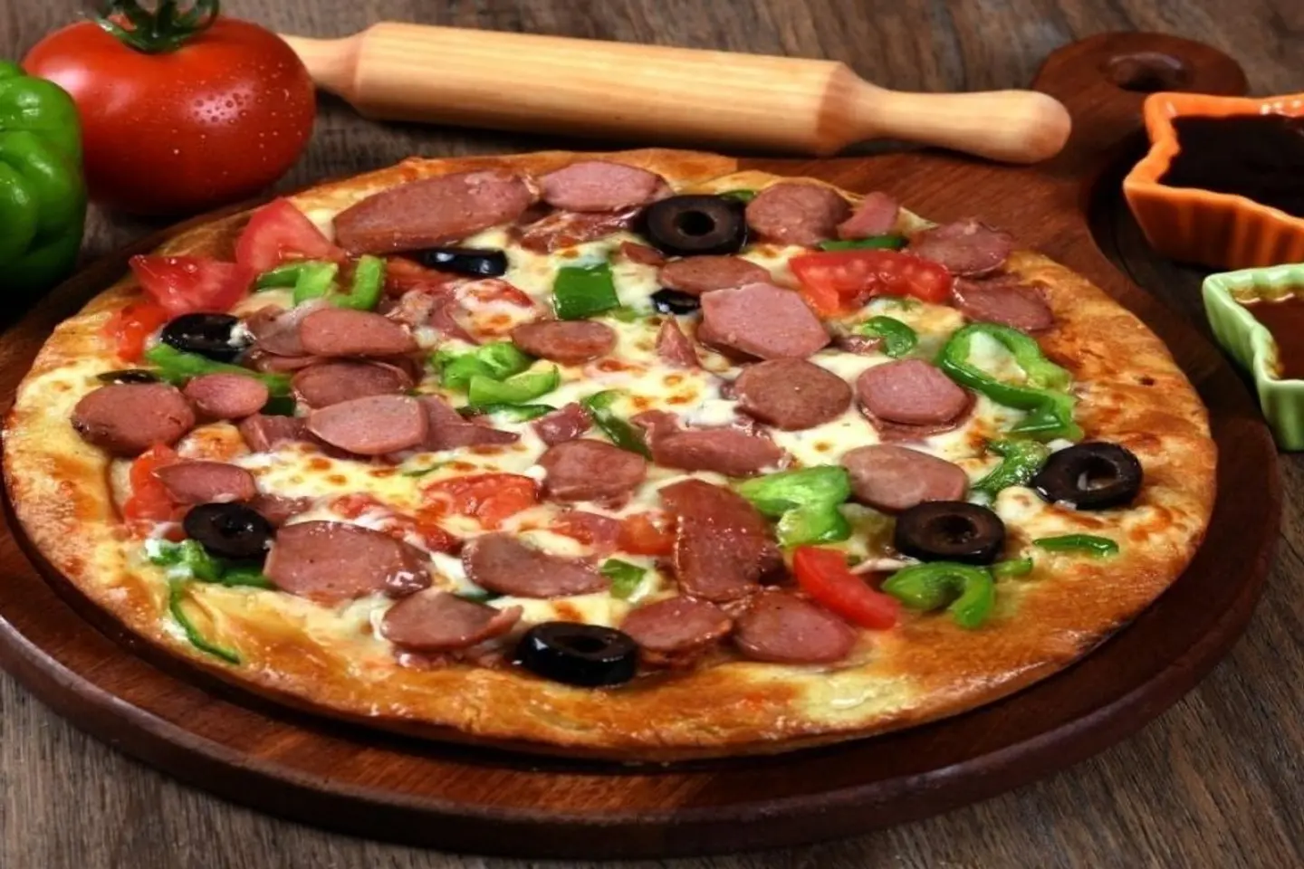 بيتزا نقانق