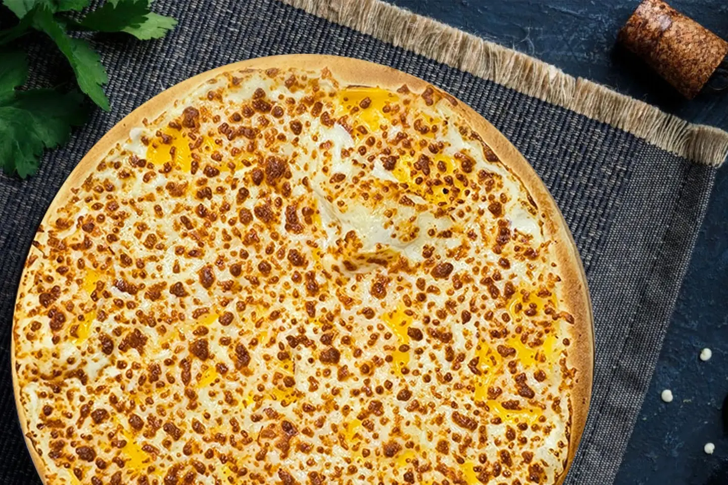 بيتزا الاجبان كبير