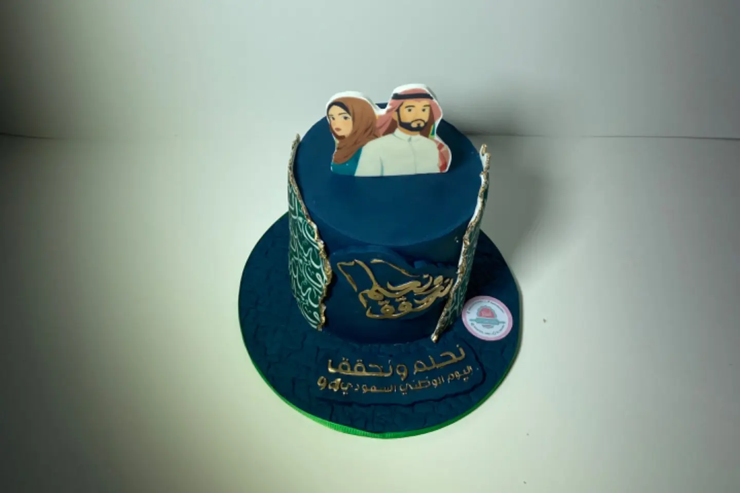 كيك اليوم الوطني ازرق