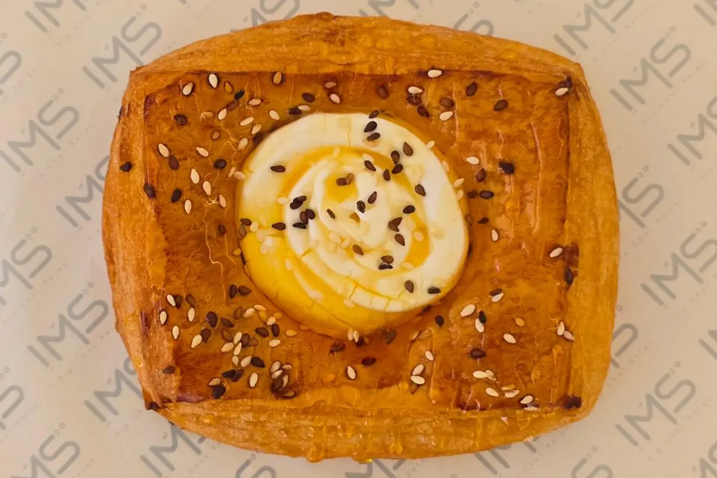 دانيش لبنة عسل