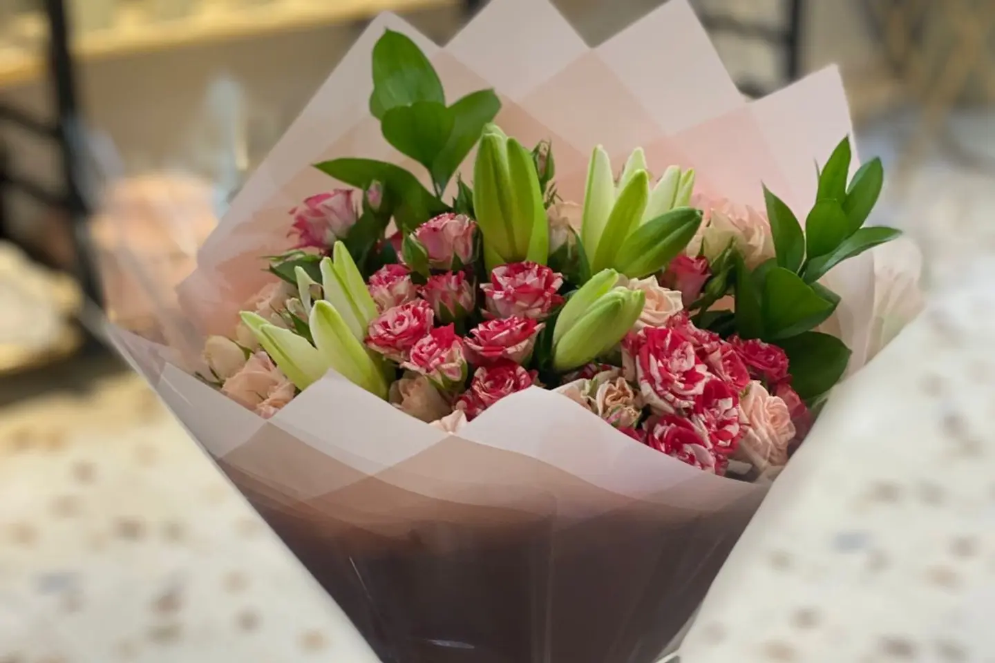 باقة ورد وريحان ثمانية وعشرون