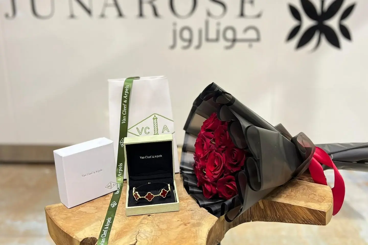 Van Cleef And Roses 10