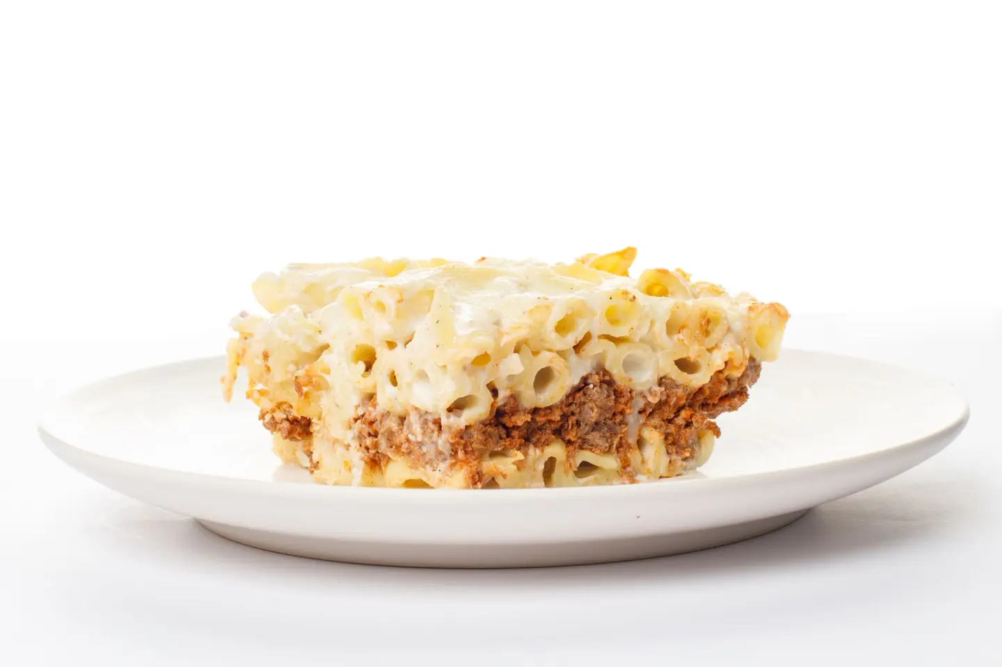 مكرونة بشاميل باللحم