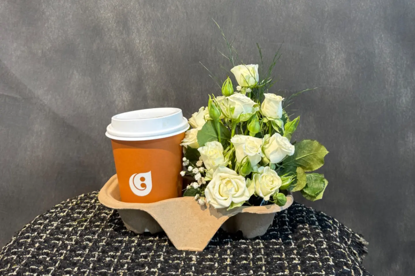 قهوة قاف مع الورد