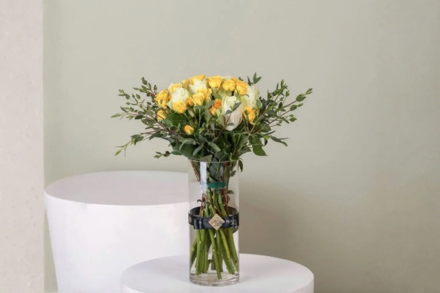 فازة ورد ابيض وأصفر ١٧٠