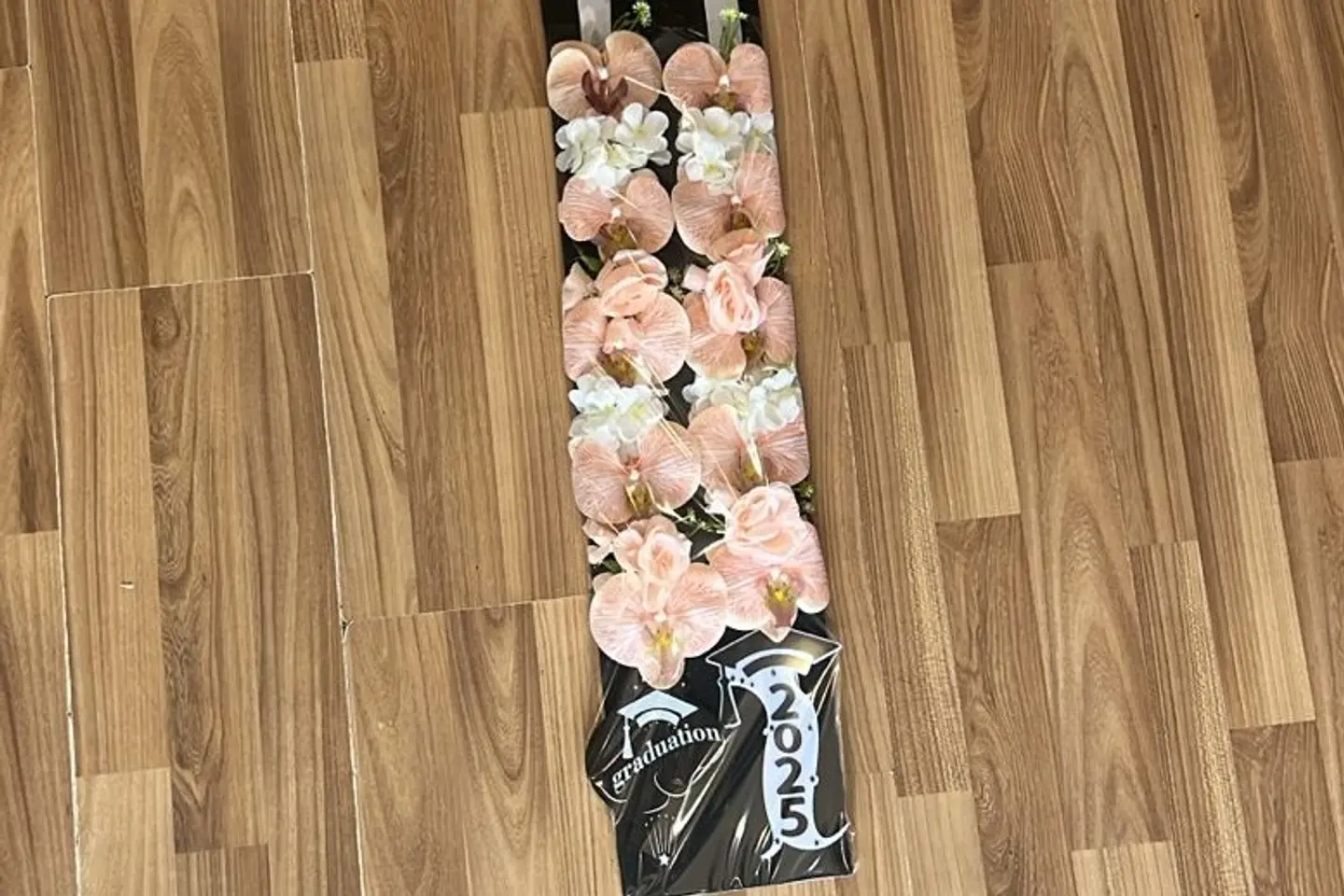 Beige Graduation Rose Necklace