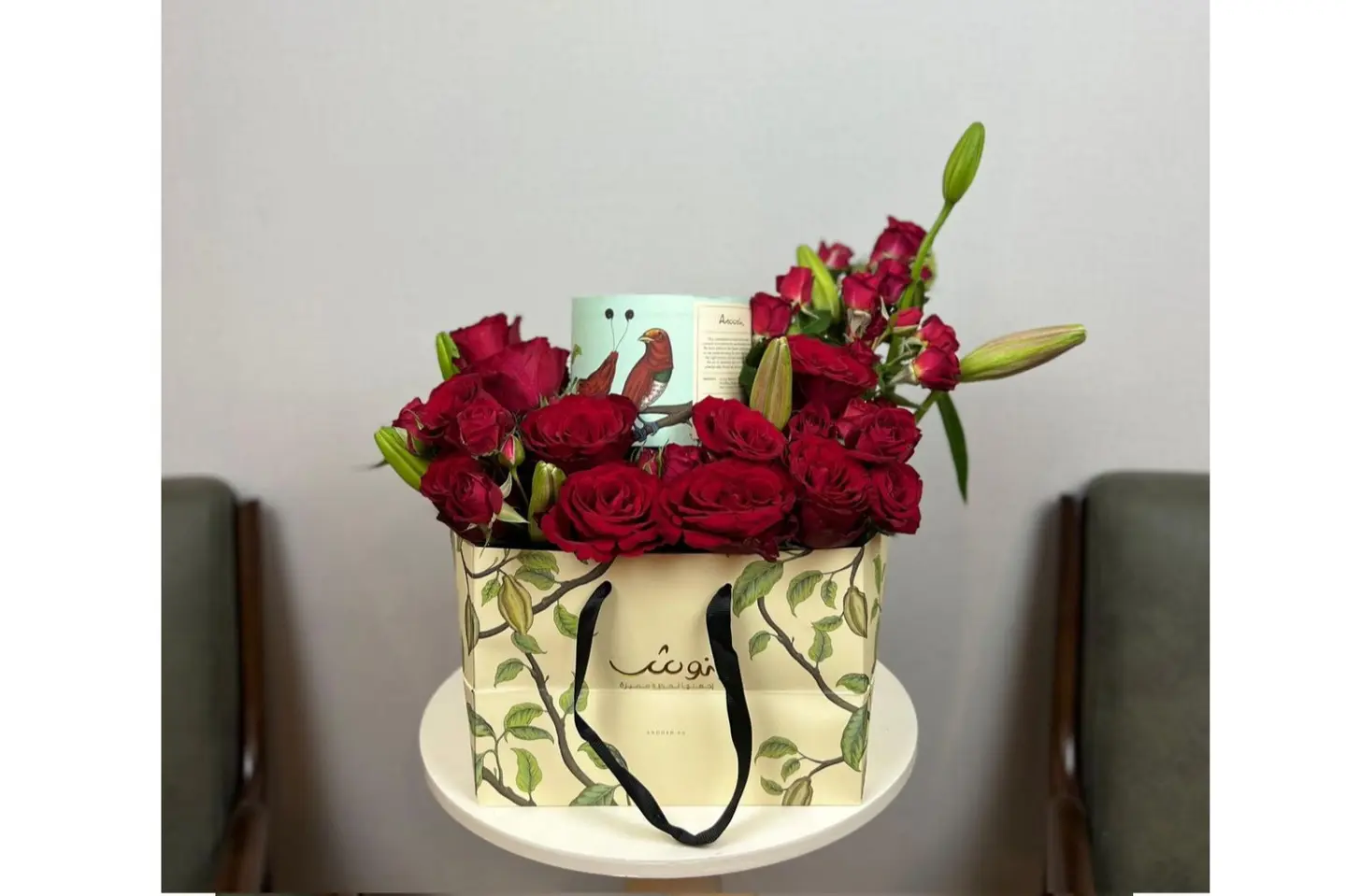 انوش مع ورد احمر هولاندي