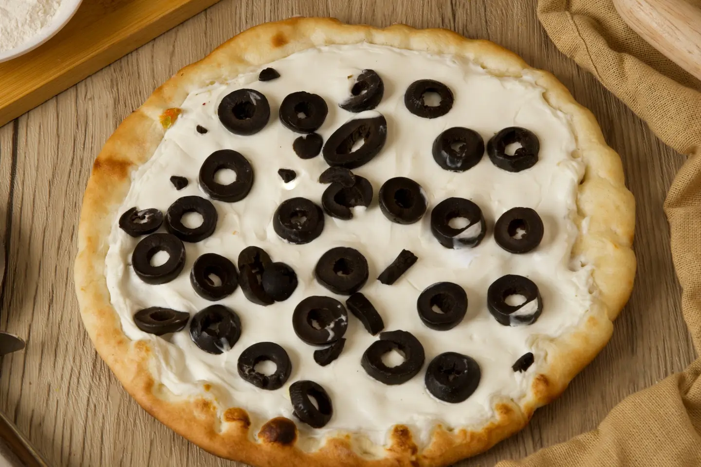 جبن عكاوي بالزيتون