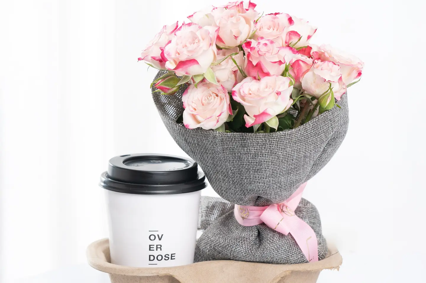 بوكس ورد قهوة الجوري – جوري وألوان زهرية