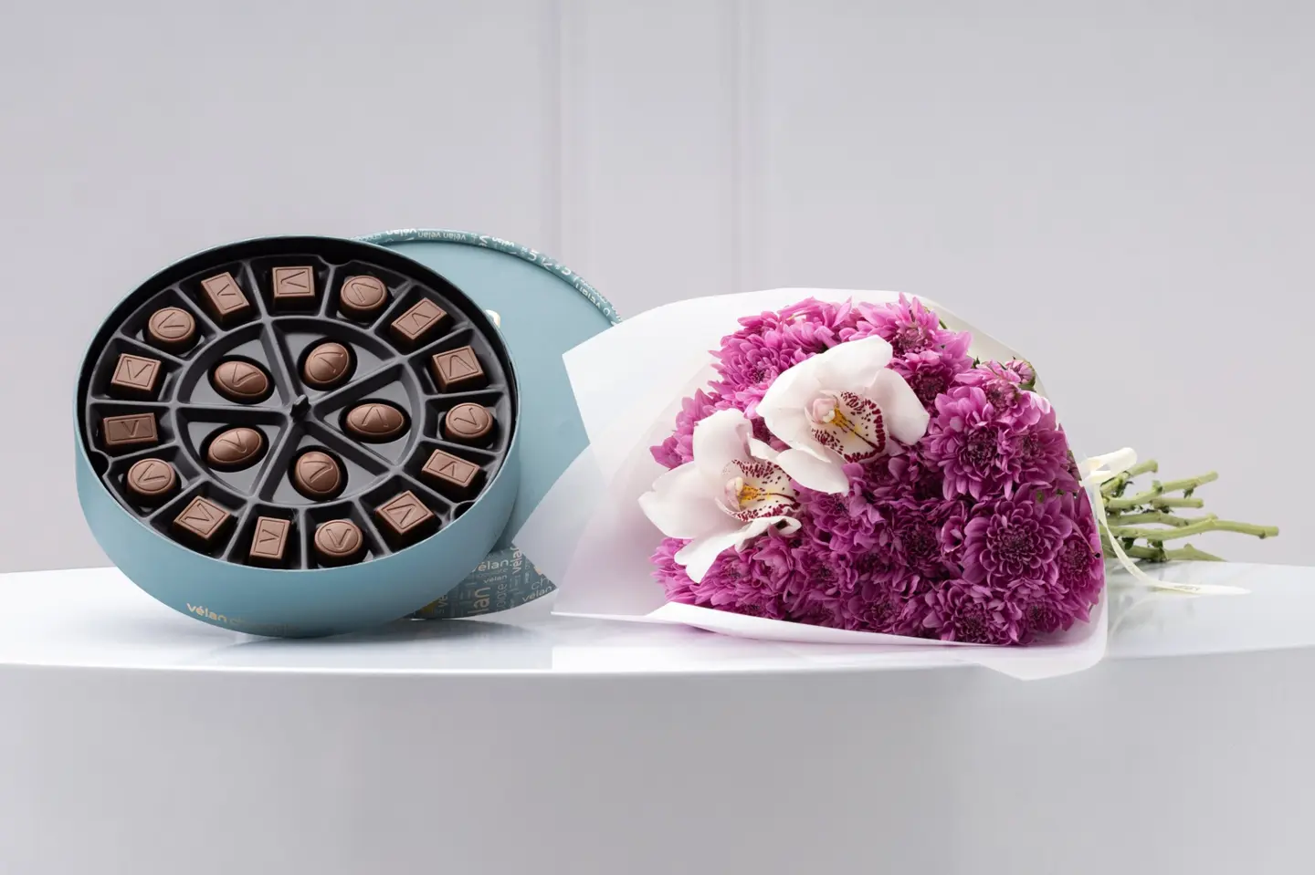 بوكيه ورد عطر البنفسج – شوكولاتة كلاسيك من فيلان