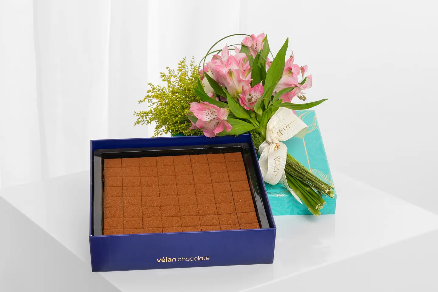 بوكيه فلاور سولداجو مع شوكولاتة – زهور متنوعة