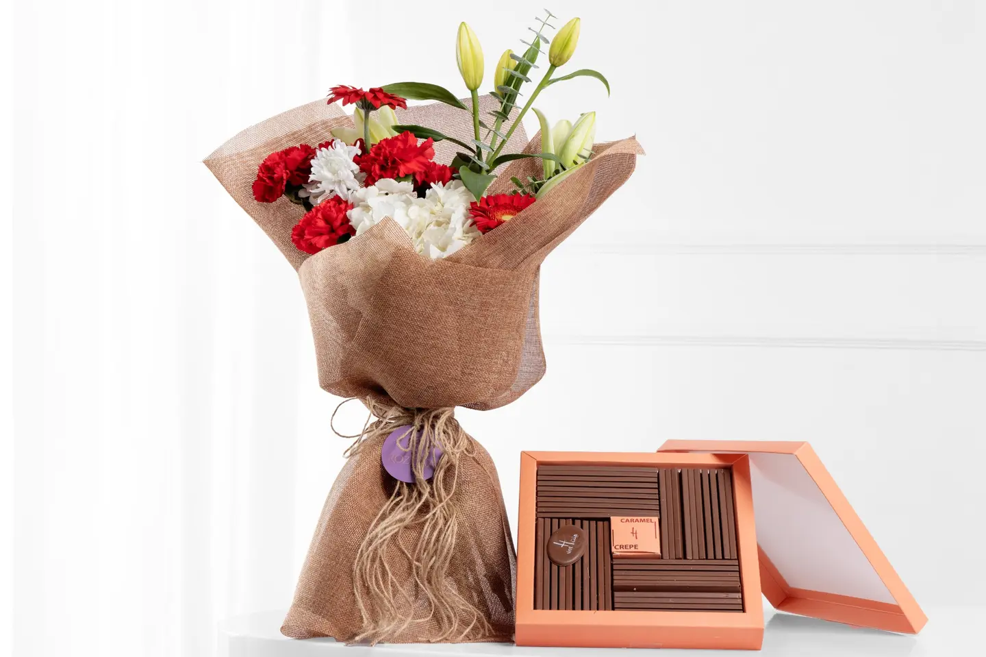 بوكيه ورد شغف مع هينت ستيك – زهور ملونة