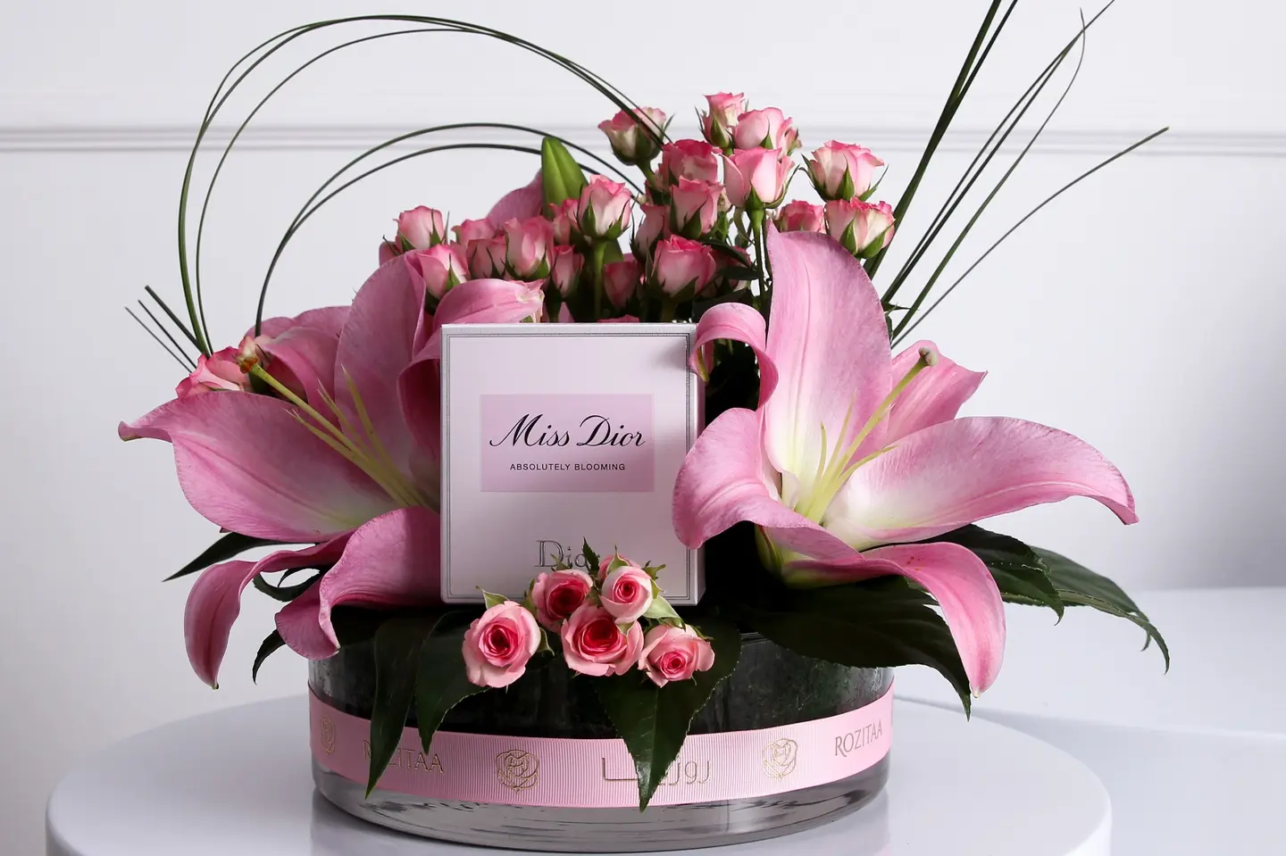 فازة ورد جمال البنك مع عطر مس ديور – جوري فاخر