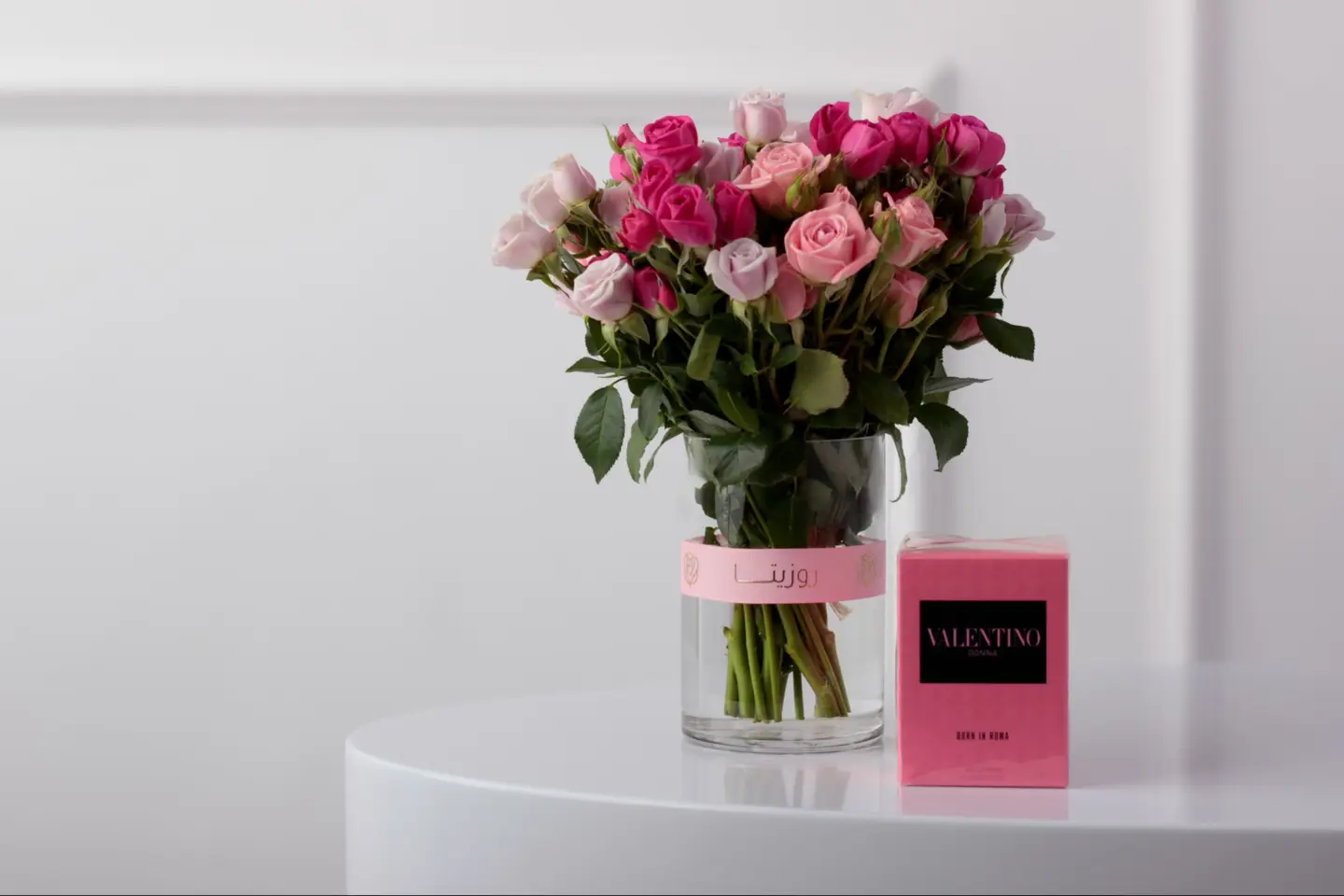 فازة ورد البيبي روز مع عطر فلانتينو – زهور ناعمة