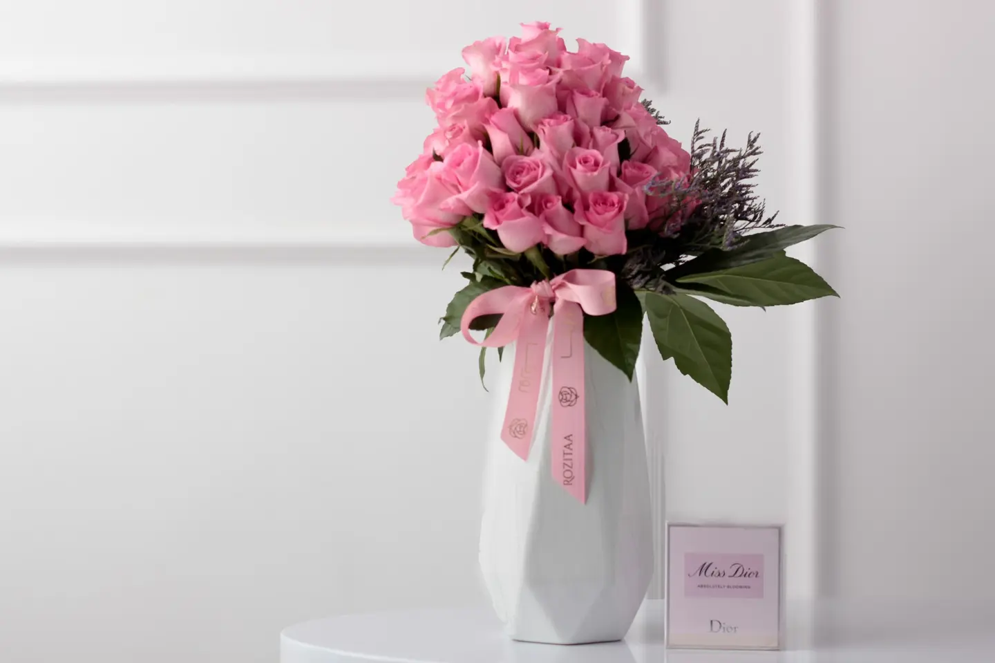 فازة فلاورد روز بينك مع عطر مس ديور – فخامة