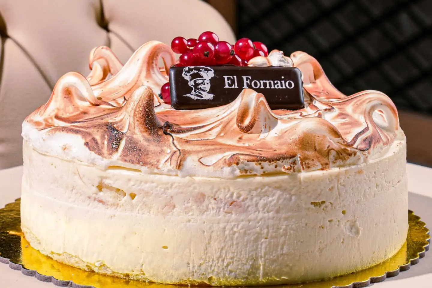 Medium Four Season Meringue Cake