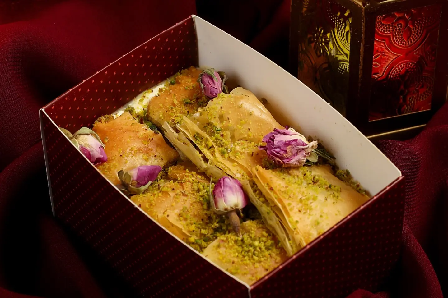 بقلاوة تيراميسو وسط