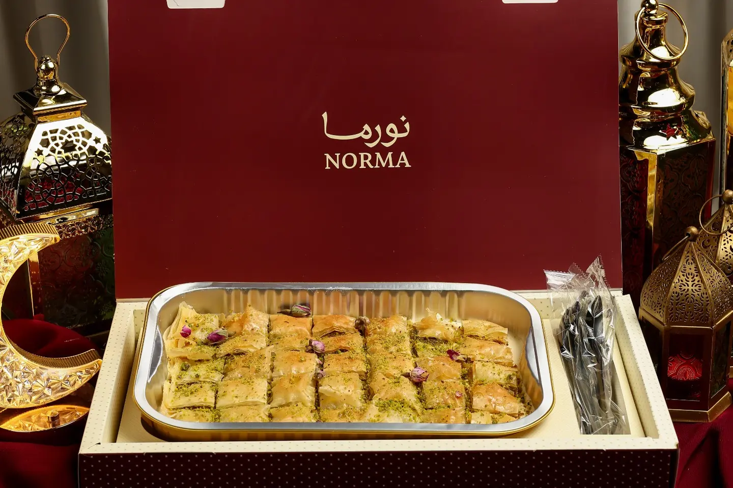 البوكس العائلي بقلاوة تيراميسو