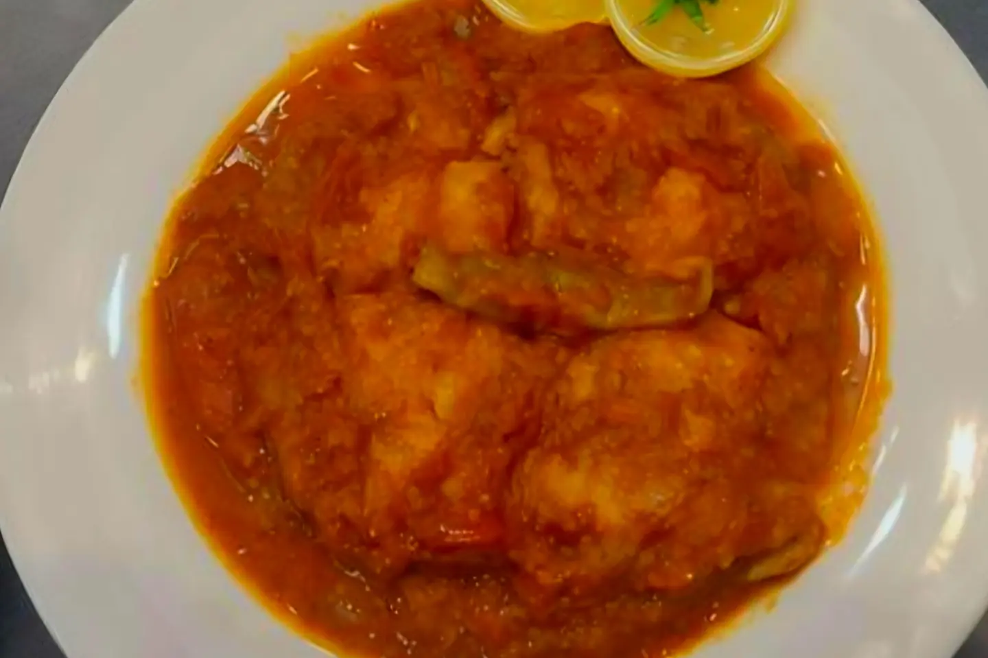 وجبة فيلية بخلطة الطماطم الحارة