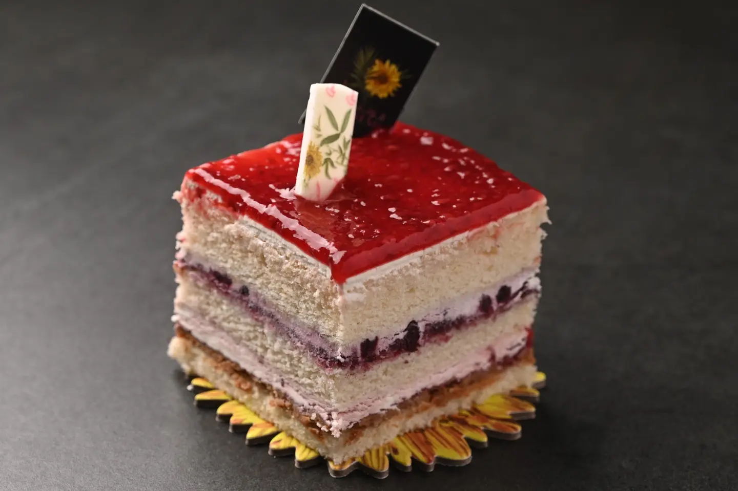 قطعة كيك كرانشي بيريز