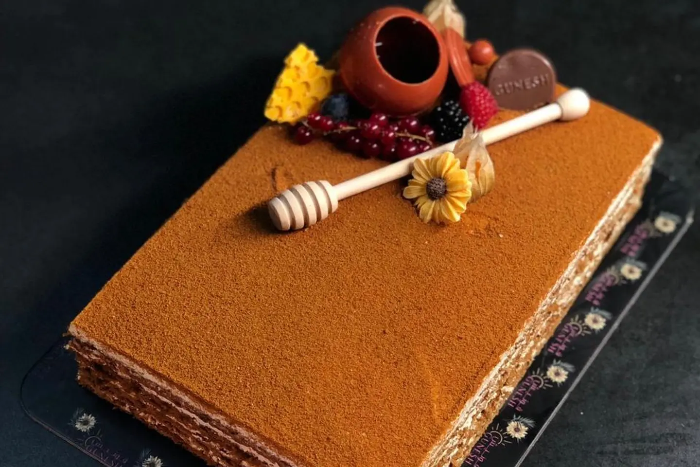 كيكة العسل كبير